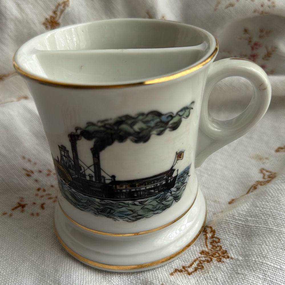 Steamboat tea cup with tea bag holder